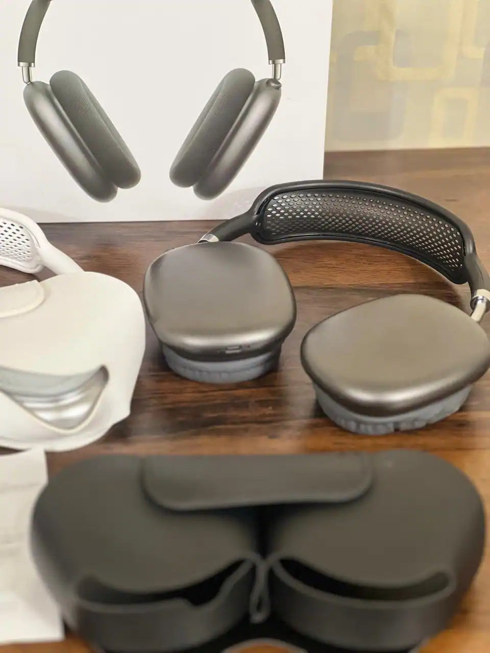 Apple AirPods Max Wireless Over-Ear Headphones. Active Noise Cancelling